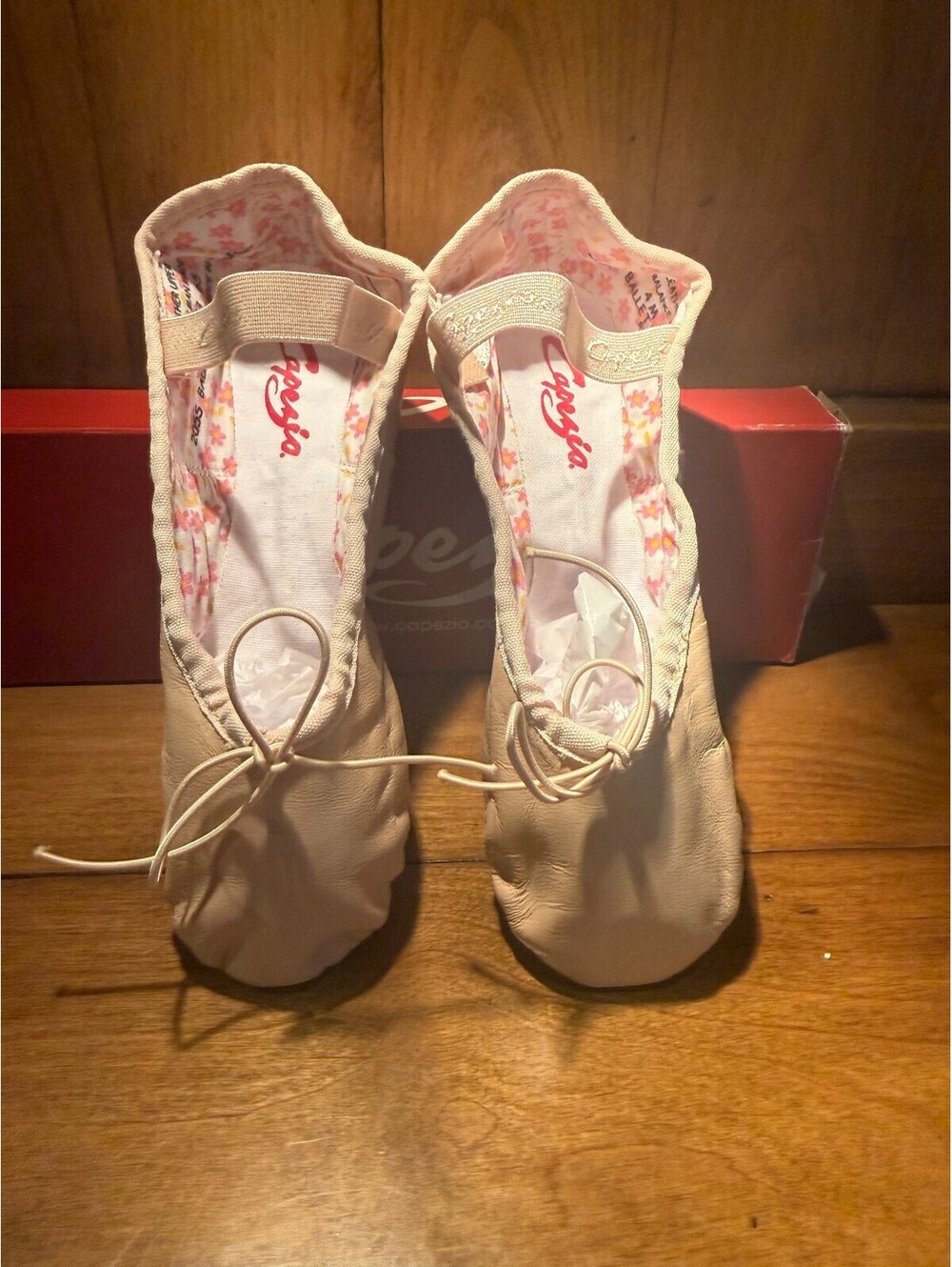 New Capezio Ballet Pink Leather Upper Ballet Shoes Split Sole, Size 4M